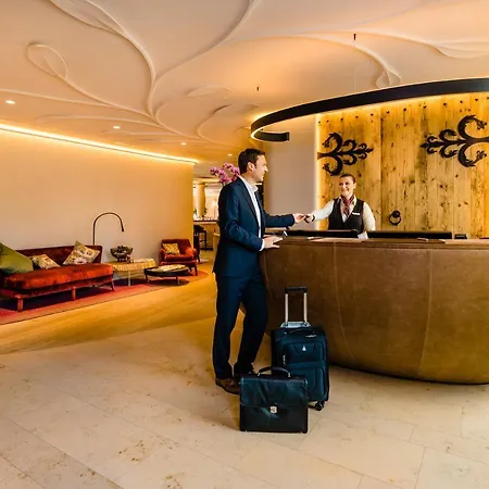 Neues Tor Hotel *