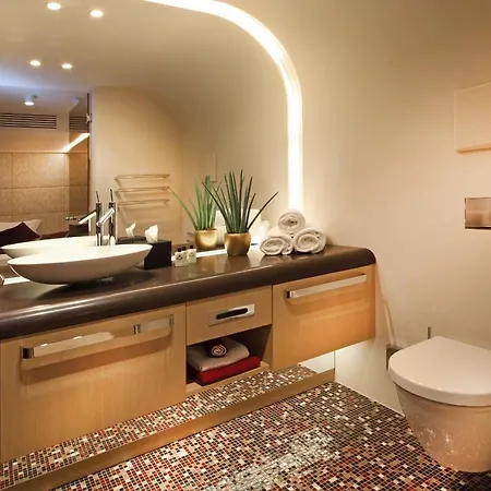 Neues Tor מלון *